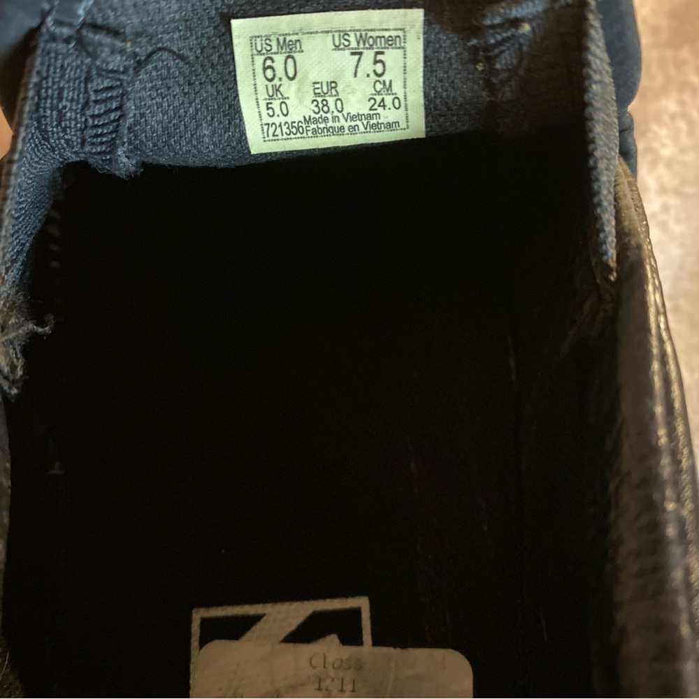 VANS 721356 Shoe M 6 W 7.5 Sneakers Black Ribbed Leather Slip On Skate Casual - Picture 9 of 10